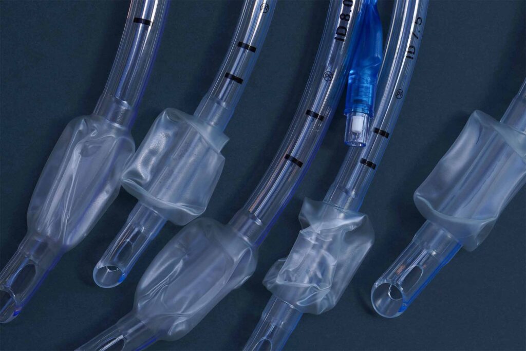 endotracheal tubes of different diameters lie on a dark background. close-up